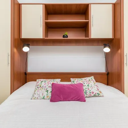 Nikola Apartment